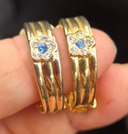 Vintage Earrings with small Flowers