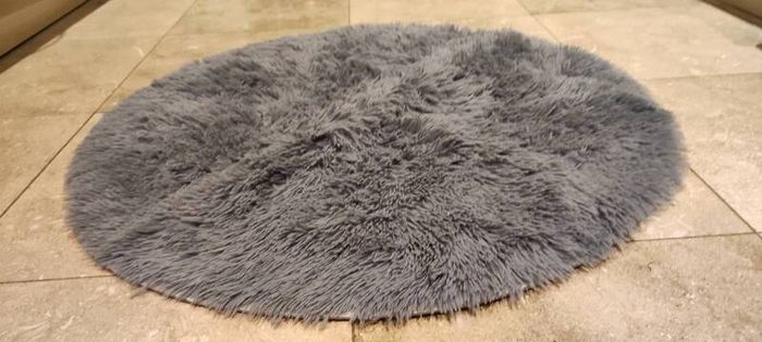 Grey round rug