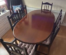 Traditional Dining Table & 6 Matching Chairs