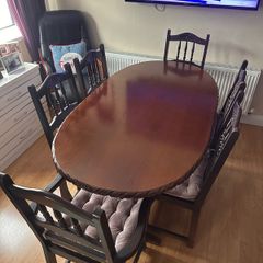 Traditional Dining Table & 6 Matching Chairs