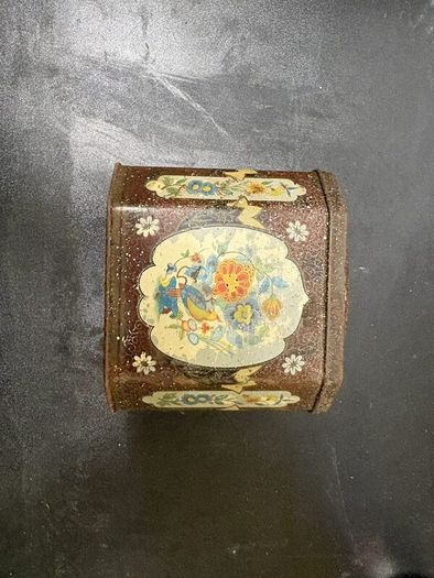 Small Vintage Hinged Floral Metal Tin
