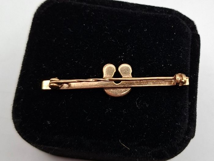 9ct yellow gold brooch