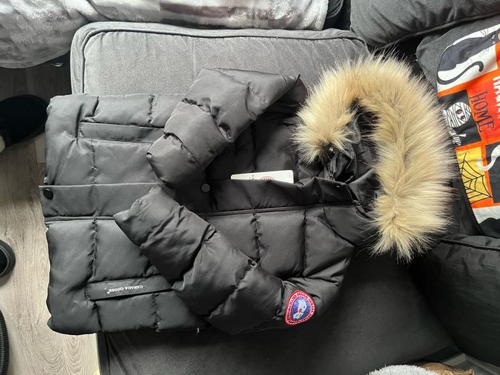 Canada goose boys kids jacket age 4-5