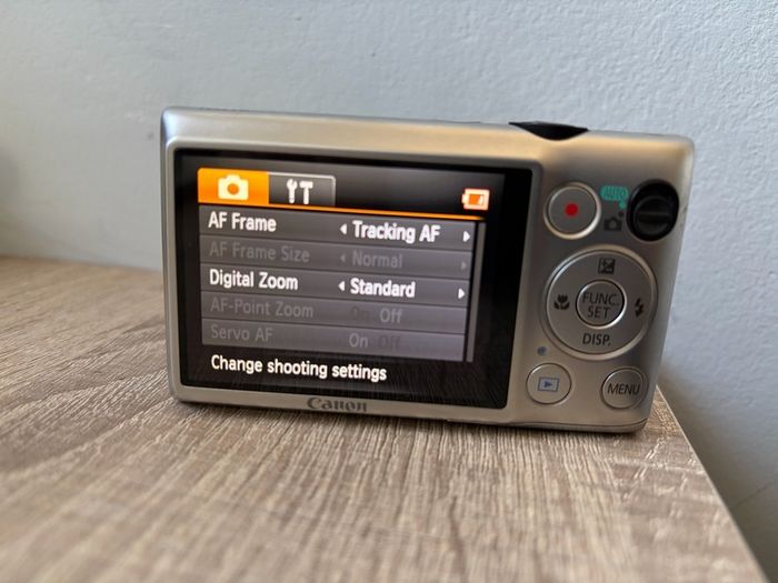 Canon Ixus 220hs