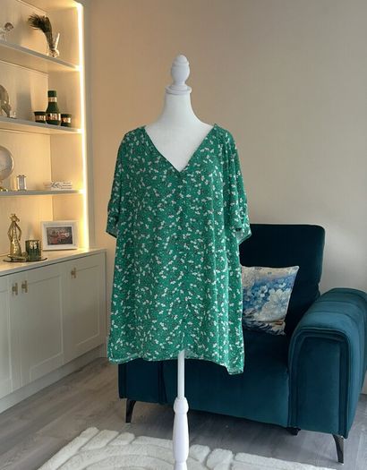 Ladies Green & White Short Sleeved Top from In extenso Size: UK 26 / EU 54