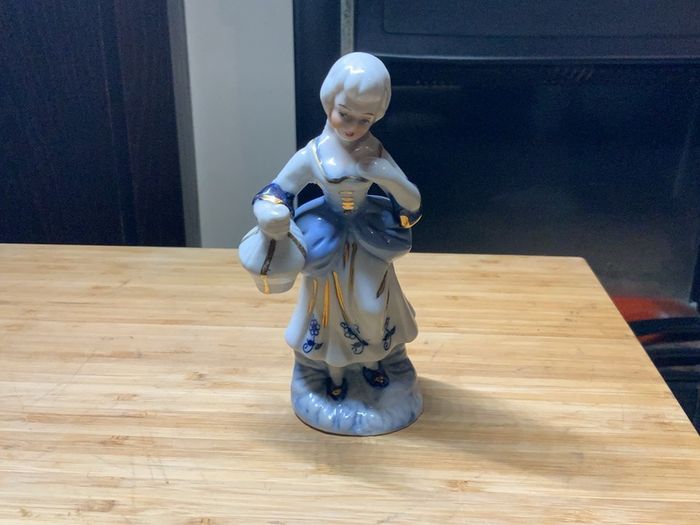 Figurines