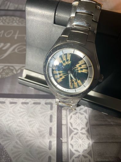 Relic face changing watch with broken watchstrap