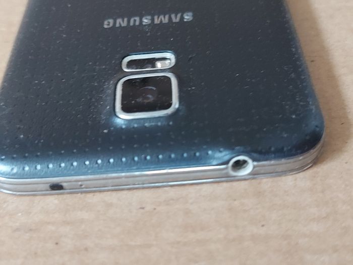 Samsung Galaxy S5, 16GB HDD, 4GB Ram,  3 network possibly, excellent cosmetic condition and working fine