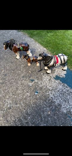 3 horse set