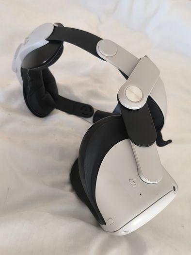 Oculus Quest 2 VR Headset