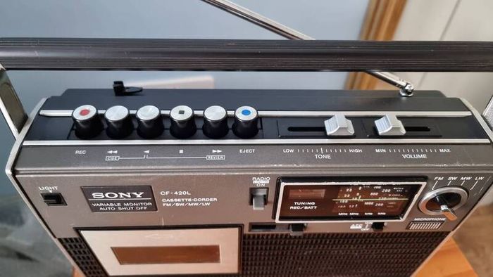 Sony CF-420L, Cassette-Corder, 4 Bands Radio, Sony Corporation; Tokyo, 1978, good working order.