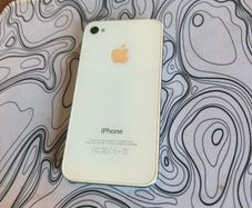 iPhone 4 - Collectors item, fully reset and functional just iCloud locked