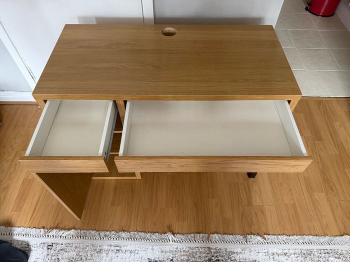 Child desk