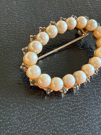 brooch