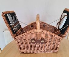 Wicker Picnic Hamper Basket with 4 settings