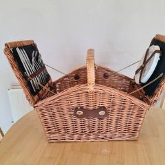 Wicker Picnic Hamper Basket with 4 settings
