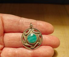 sterling silver pendant with malahite stone