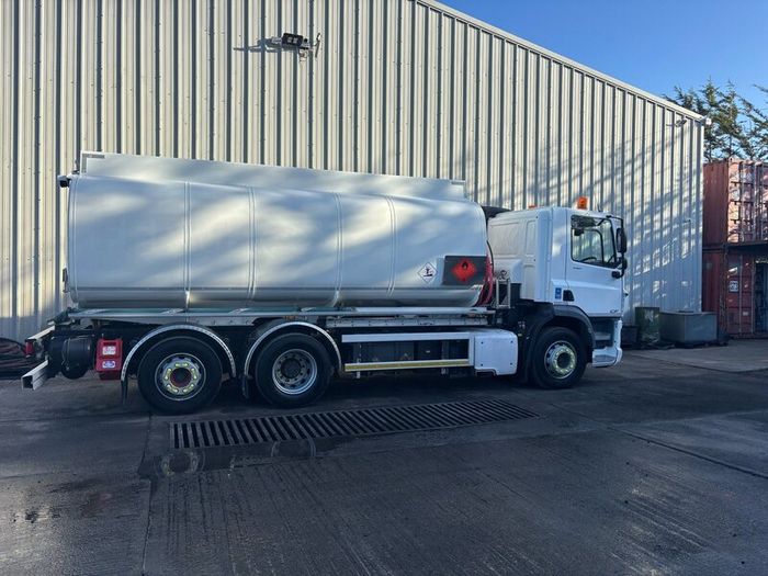 Oil tanker