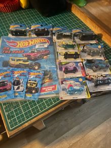 Hot Wheels plus album and cards