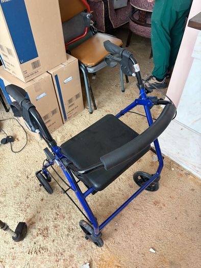 4-Wheel Rollator Walker with Padded Seat, Backrest & Storage Bag
