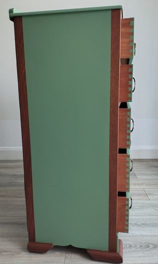 Vintage chest of drawers