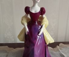 Royal Doulton figurine  "Loretta"