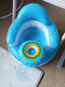 Baby sitting support filled with air