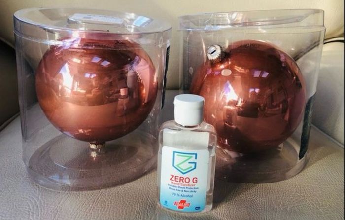 Arnotts Large Christmas baubles 150mm