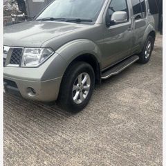 Nissan pathfinder jeep 7 seater 6 speed