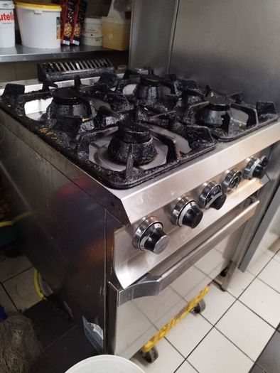 Cooker commercial with oven
