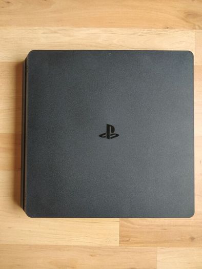 PlayStation 4 (with 3 games)