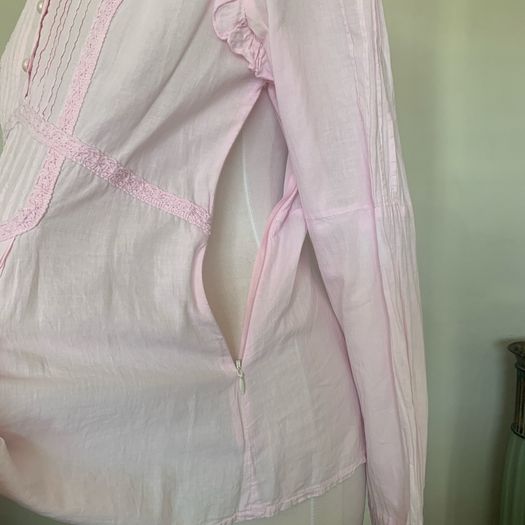 Vintage style pink blouse. Size M