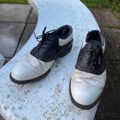 Golf shoes