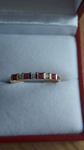 9 carat gold Ruby eternity ring with 7 stones Diamond