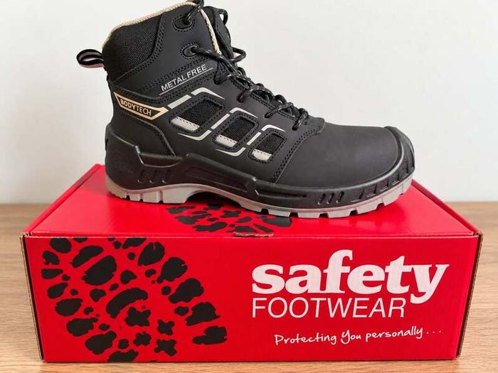 Safety Boots / Shoes  Size 8 / 42