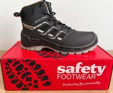 Safety Boots / Shoes  Size 8 / 42