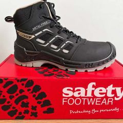 Safety Boots / Shoes  Size 8 / 42