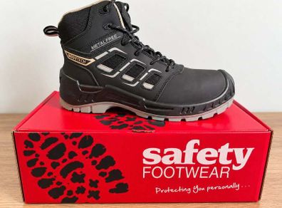 Safety Boots / Shoes  Size 8 / 42