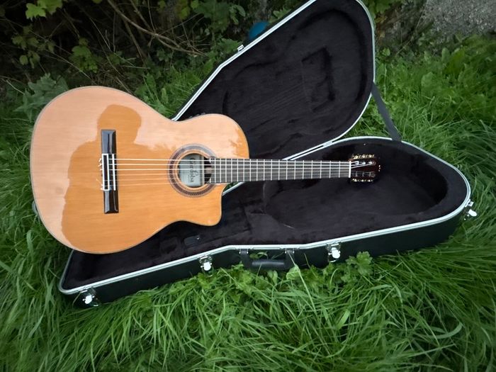 Cordoba C7-CE Classical Electro-Acoustic Guitar + Hard Case