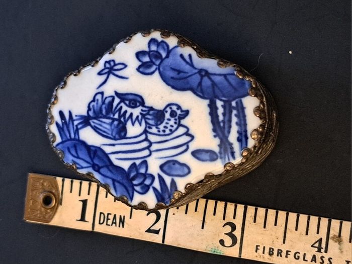 Chinese porcelain pill box