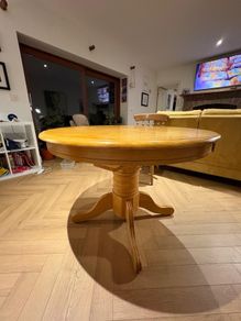 Extendable Solid Wooden Round Dining Table