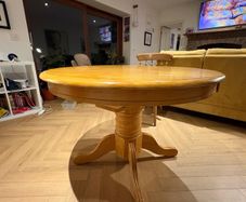 Extendable Solid Wooden Round Dining Table