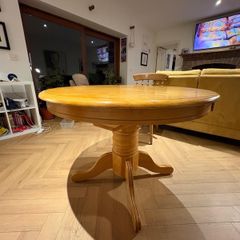 Extendable Solid Wooden Round Dining Table