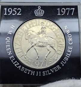 Great Britain 1952-1977 Queen Elizabeth ll Silver Jubilee Crown Beautiful Uncirculated in Plastic Holder