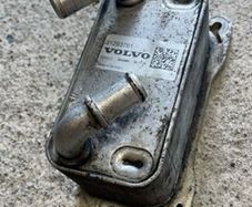 VOLVO D4 2016 oil cooler