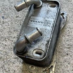 VOLVO D4 2016 oil cooler