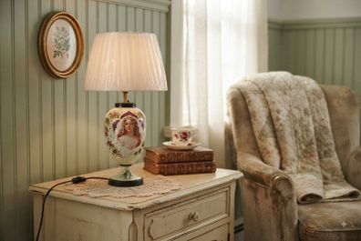 Unique  Milk Glass Table Lamp Elegant Vintage Style (61cm)