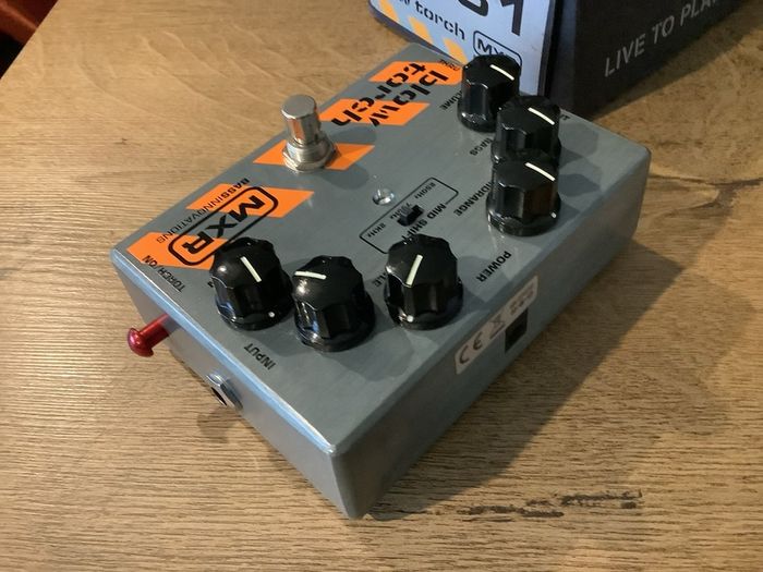 MXR M181 Bass Blowtorch pedal box
