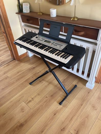 yamaha keyboard & stand