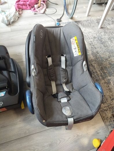 MaxiCosi CabrioFix Car Seat with Isofix Base